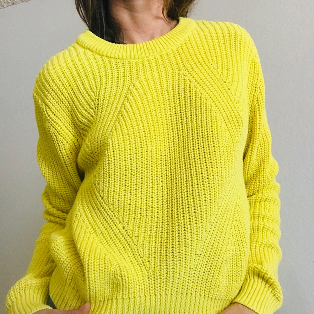 H&M kool sweater Size M.🔵🔵